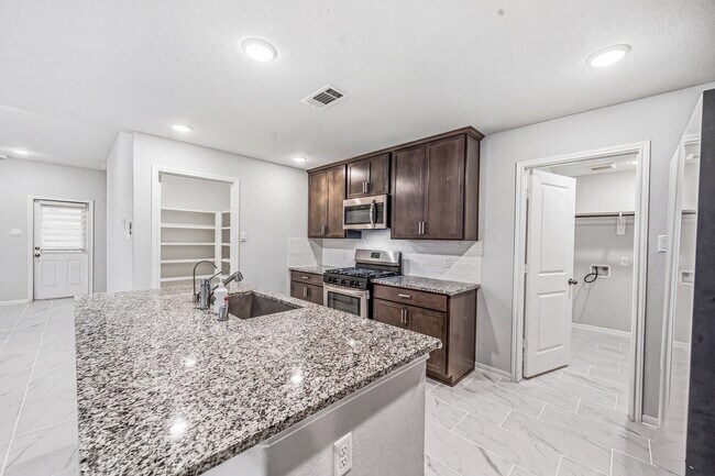 Building Photo - 2533 Allegretto Sea Dr