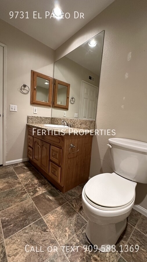 Building Photo - 9731 El Paseo Dr