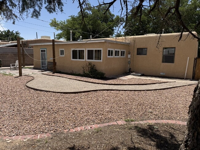Building Photo - Charming NE Heights Cottage with Flexible Layout & Easy Access to UNM, Uptown, and KAFB