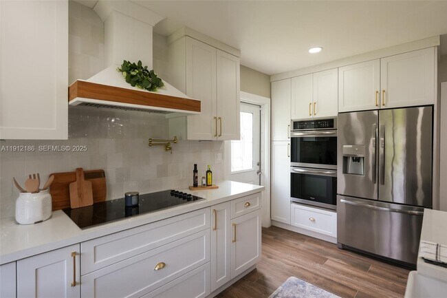 Building Photo - 19450 SW 125th Ave