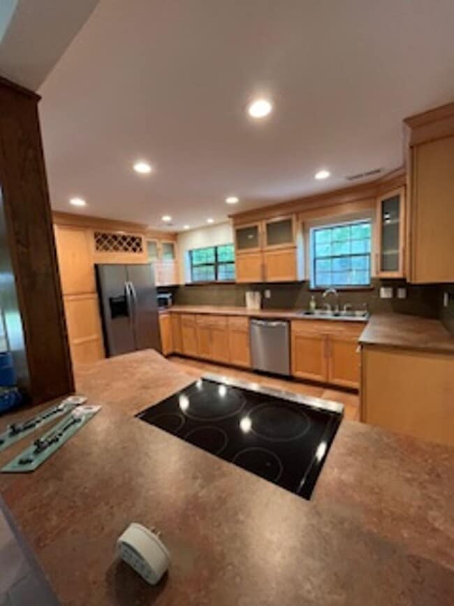 Building Photo - Fantastic Home - James Island