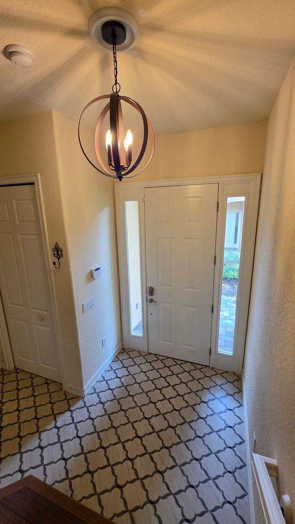 Building Photo - 3 bedroom 3 bathroom 2 car garage townhome in Mission Inn.