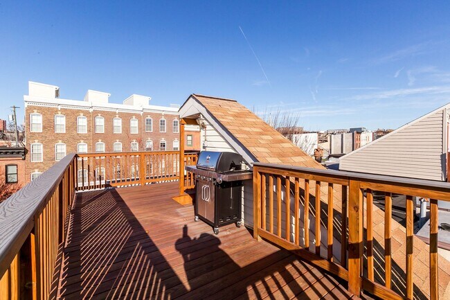 Building Photo - Stylish End-of-Group 2 bd 2.5bth Home in P...