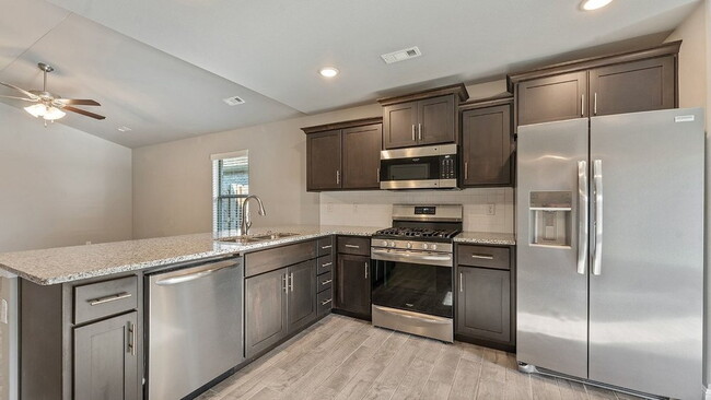 Building Photo - "Homey 4-Bedroom House in Bentonville – 1,433 Sq. Ft. of Comfort!"
