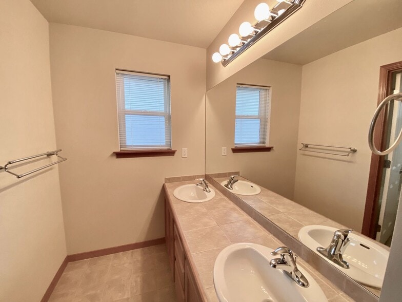 Building Photo - Lynnwood Home