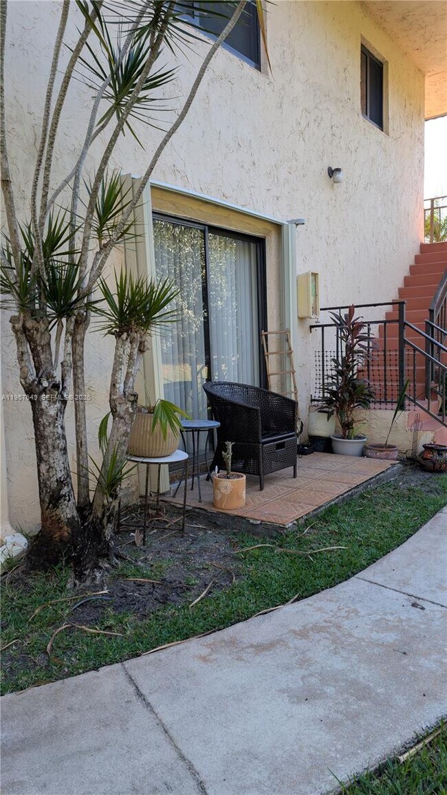 Building Photo - 369 Lakeview Dr