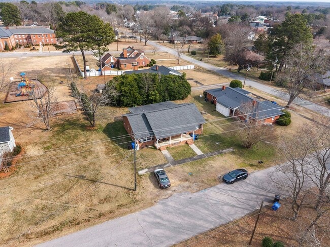 Building Photo - Cozy 2 Bed Duplex in the Heart of Lillington