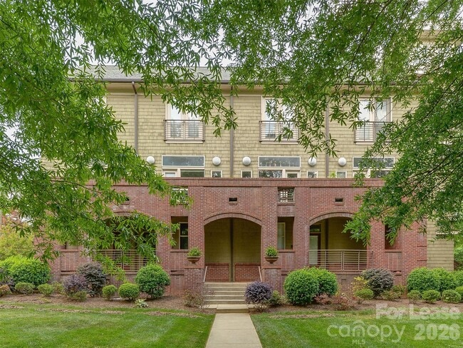 Building Photo - 1174 Park West Dr