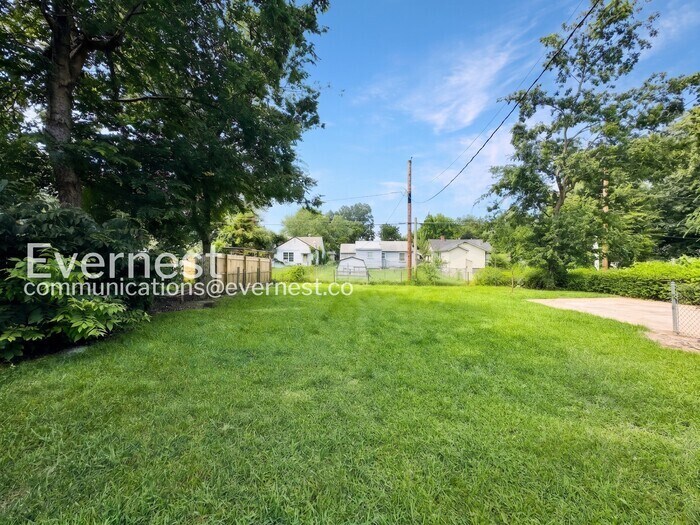 Building Photo - 613 E Xyler St