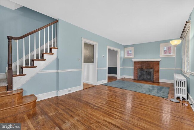 Building Photo - 832 Village Rd