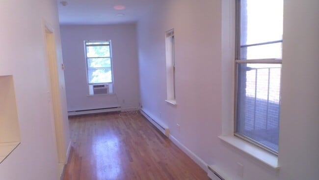 Building Photo - 11 Follen St