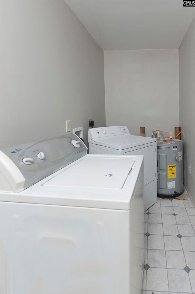 Building Photo - 706 Westside Dr