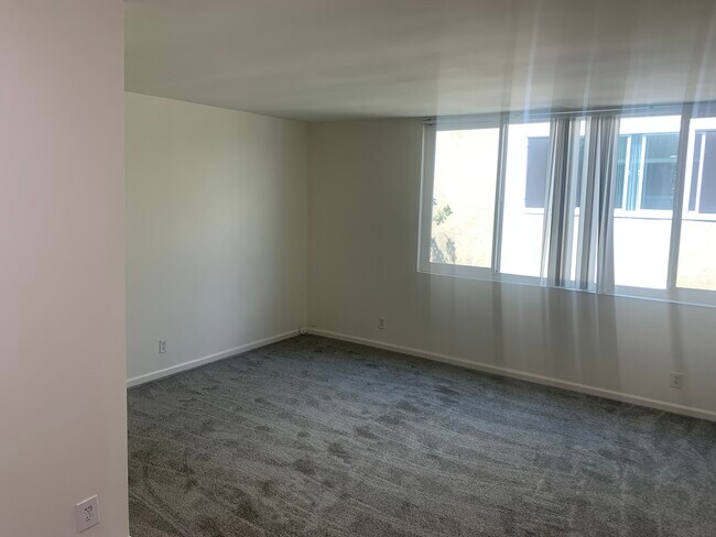 Building Photo - 11685 Gorham Ave