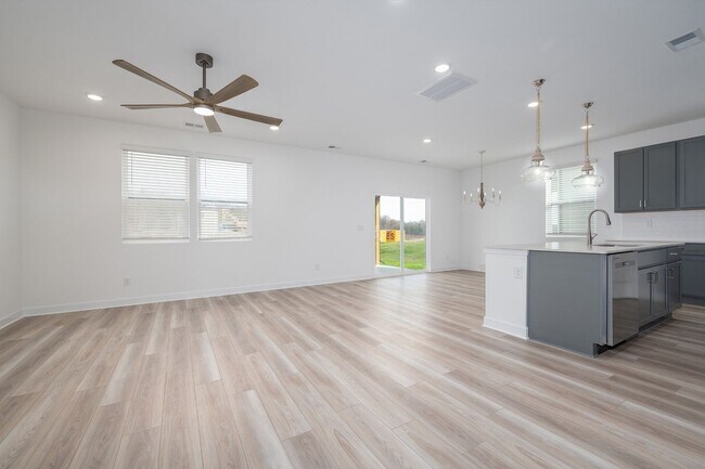 Building Photo - Brand New and Move-in Ready!