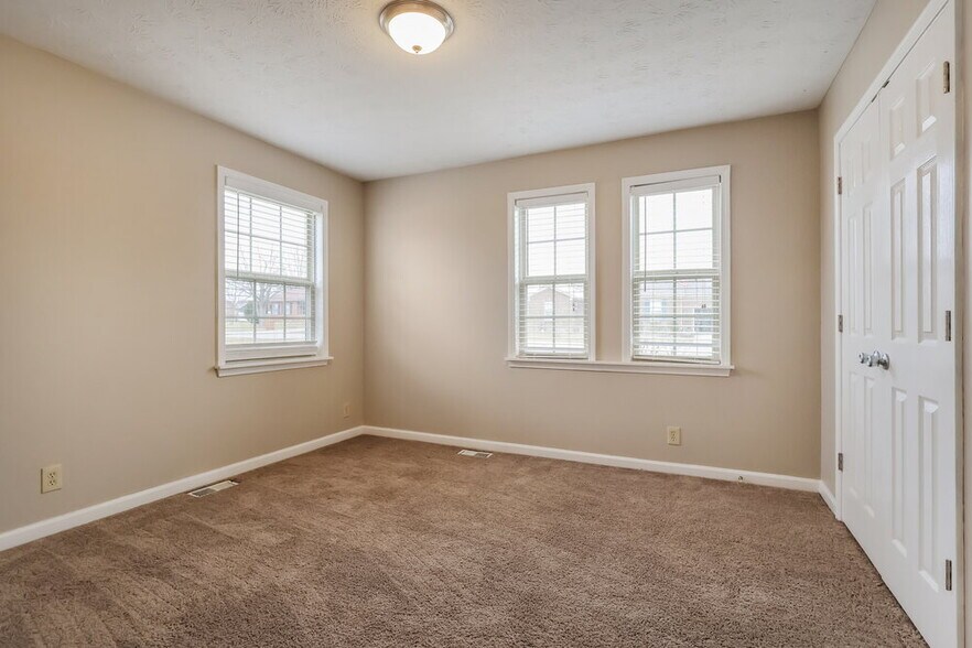 Building Photo - 173 Agin Way