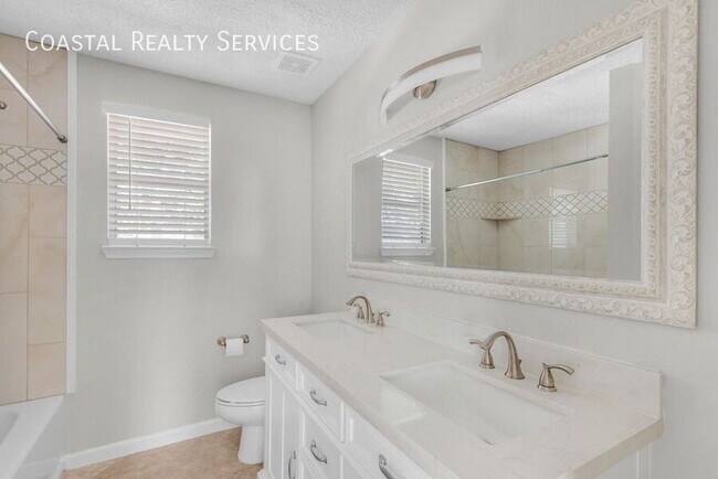 Building Photo - 113 Scranton St