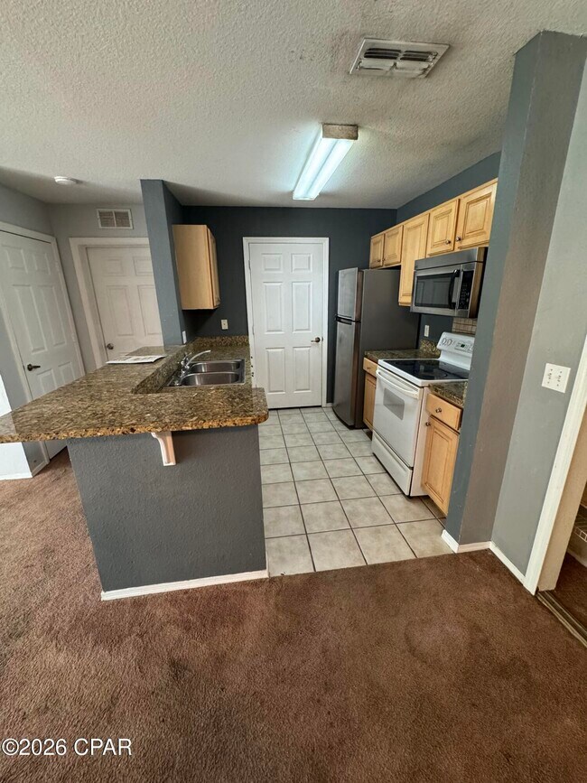 Building Photo - 303 Lighthouse Rd