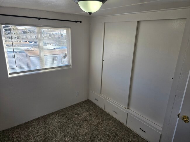 Building Photo - 419 W Golden Ave