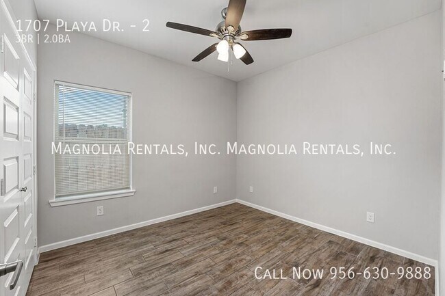 Building Photo - 1707 Playa Dr