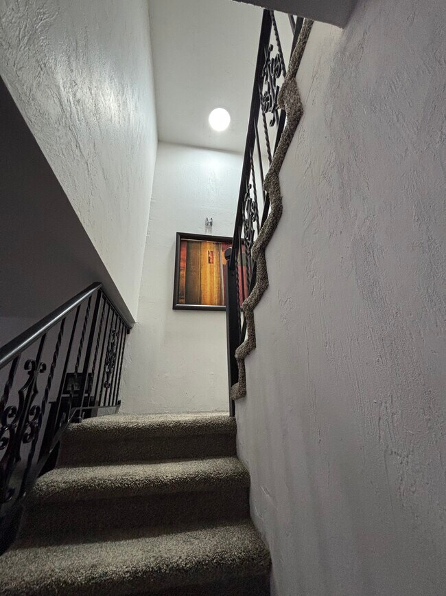 Building Photo - 2063 Oak Meadow Cir