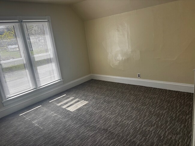 Building Photo - 26 Annapolis Ave