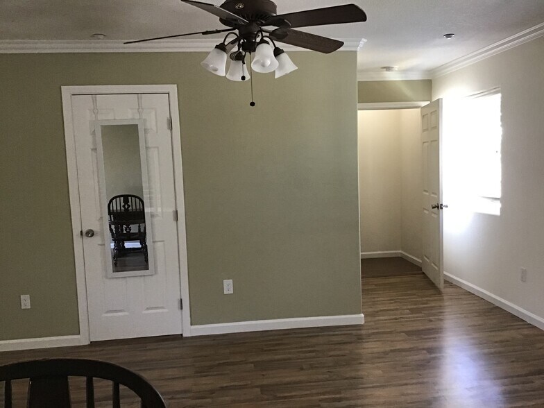 Entry - 1724 3rd St