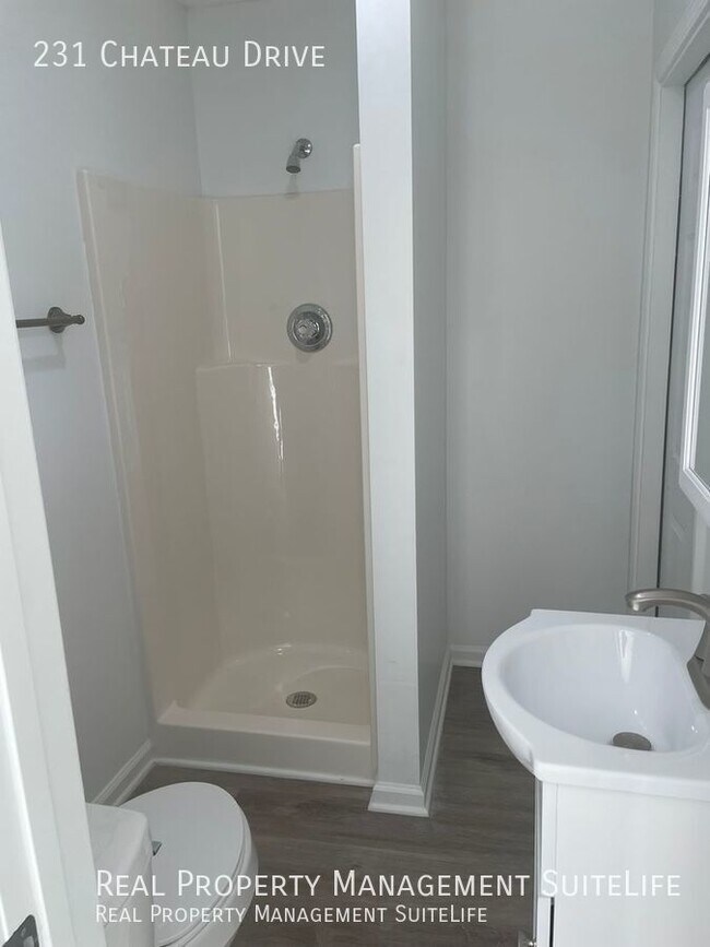 Building Photo - 231 Chateau Dr