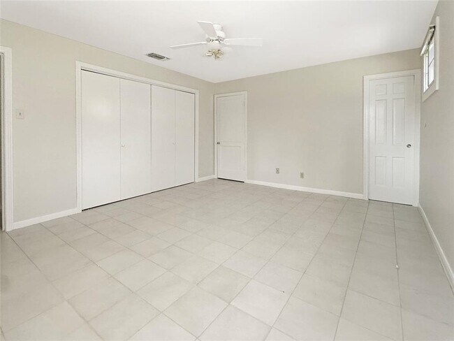Building Photo - 4207 Wilshire Pkwy