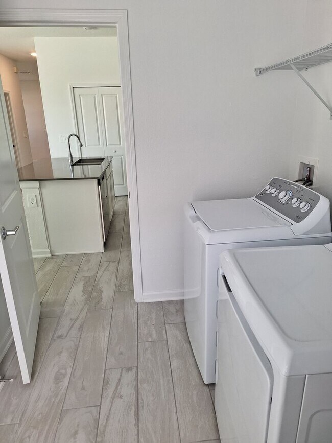 Building Photo - BEAUTIFUL NEW CONSTRUCTION 3 BEDROOM 2.5 B...