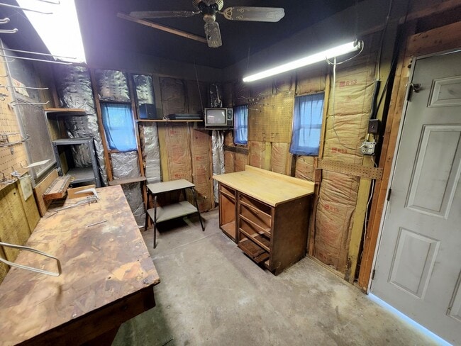 Building Photo - Available October 1st - East Peoria - 2BR/...