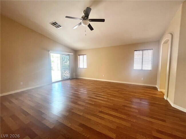 Building Photo - 994 Trackers Glen Ave