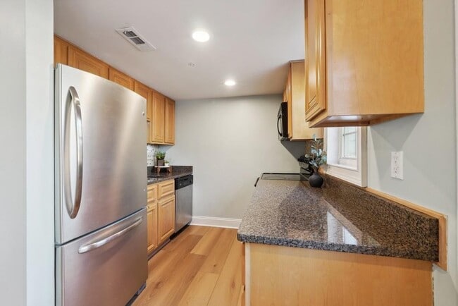 Building Photo - 104 Rondak Cir SE