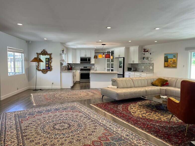 Living room - 21523 Dumetz Rd