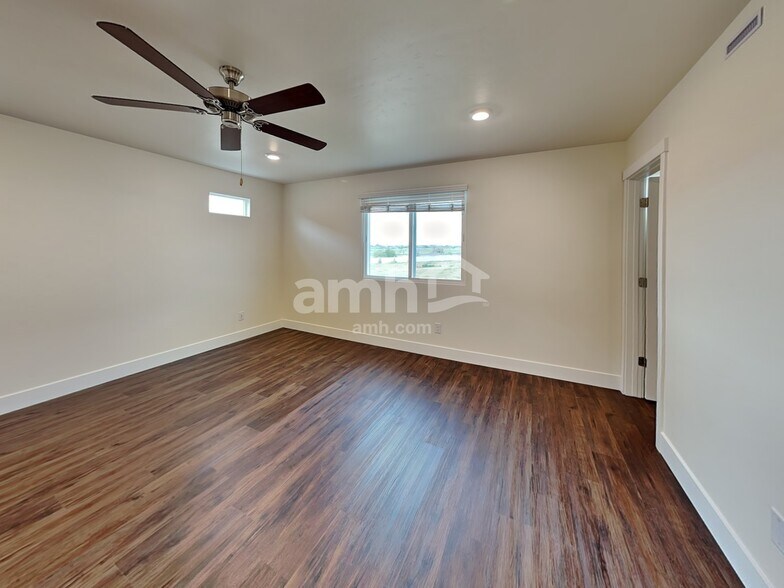 Building Photo - 1052 S Woodsome Ave
