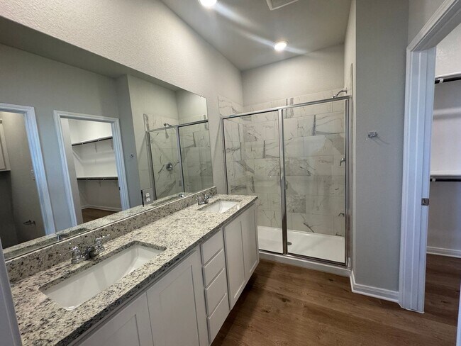 Building Photo - Stunning 3x2 Luxury Duplex in Buda, TX!