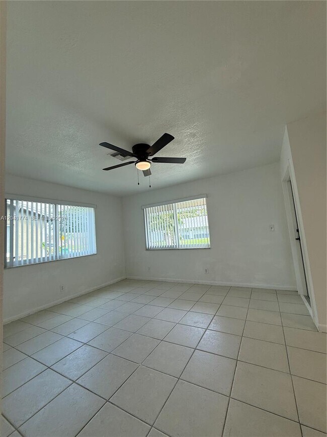 Building Photo - 6510 SW 49th St