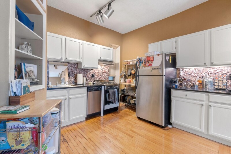 Building Photo - 609 S 9th St