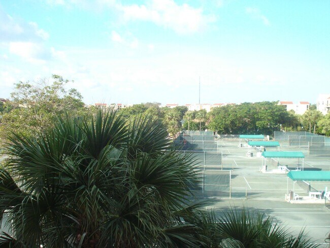Building Photo - 450 Egret Cir