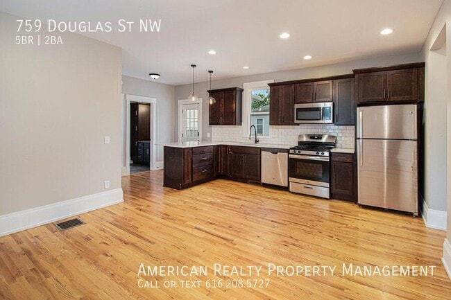 Building Photo - 759 Douglas St NW