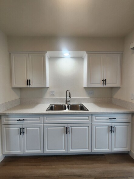 Kitchen Sink - 431 S Simpson Ave