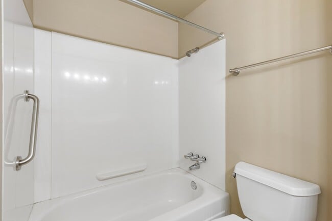 Building Photo - Spacious 5-Bed Home on XL Private Lot!