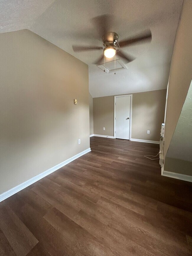 Building Photo - 114 Georgia St