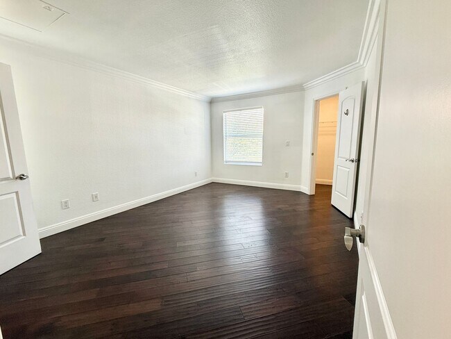 Building Photo - Beautifully Updated Condo in Gated Copper Palms Community