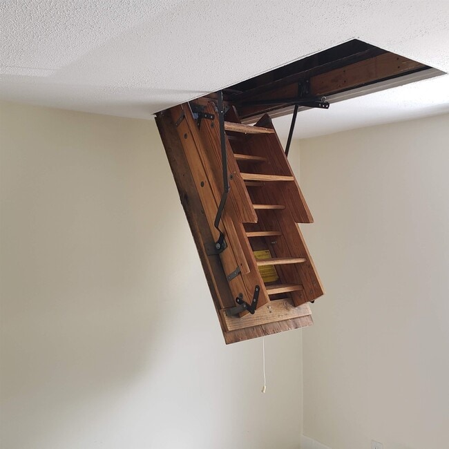 Building Photo - 49 Pine Hill Rd