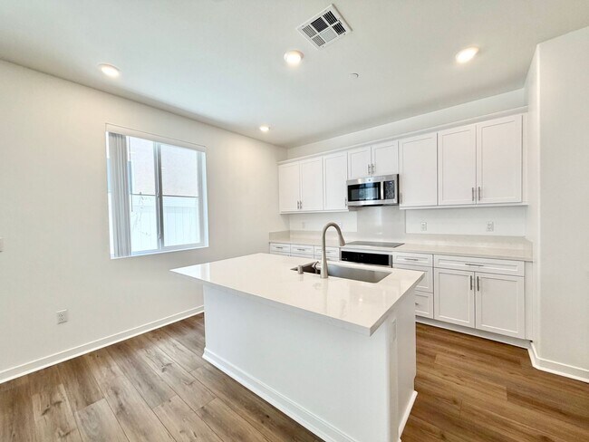 Building Photo - 31404 Lolite Dr
