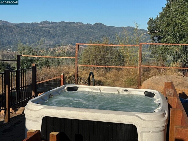 Building Photo - 630 Sunnyside Rd