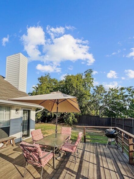 Building Photo - 909 Plantation Dr