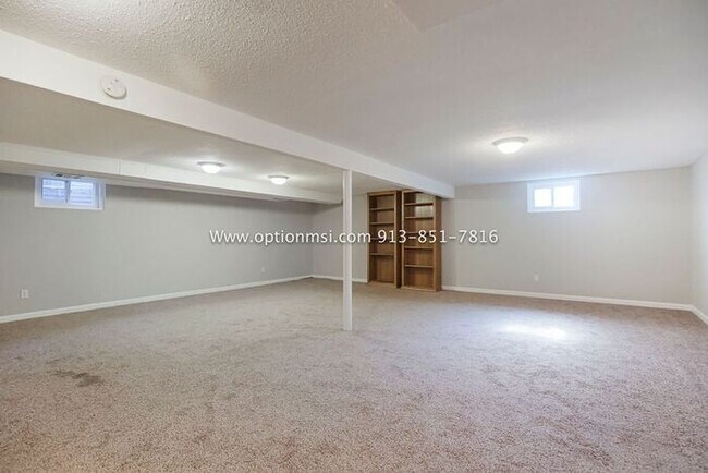 Building Photo - Fantastic four-bedroom ranch in the heart ...