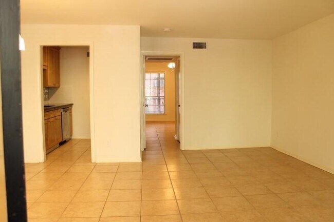 Building Photo - 415 Hawthorne St