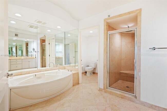 Building Photo - 765 Crandon Blvd
